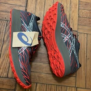 ASICS Fuji speed size 10.5 men NWT